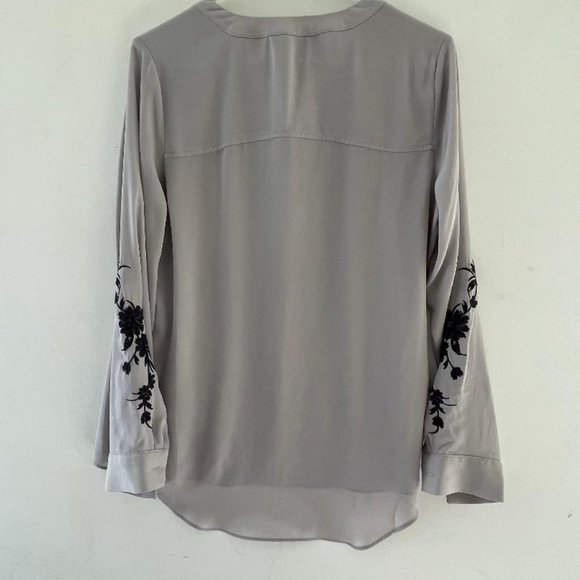 SIMPLY VERA EMBROIDERED SLEEVE BLOUSE SMALL - Picture 4 of 4